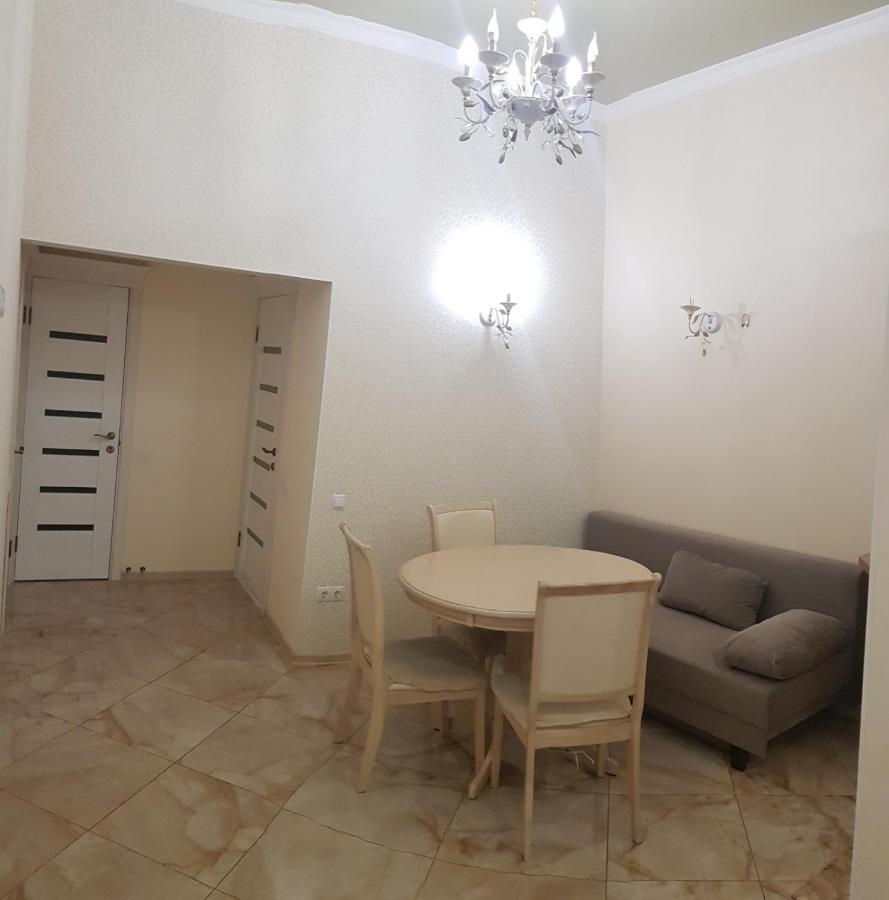 Vip Apartment Na Derebasovskoi Odessa Ngoại thất bức ảnh