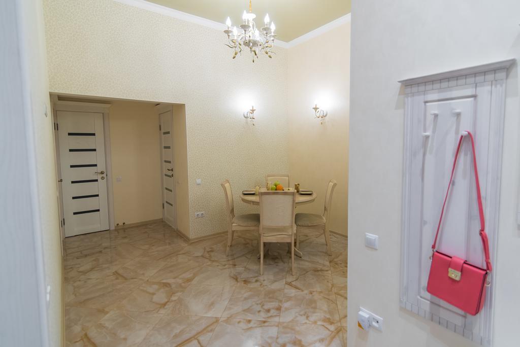 Vip Apartment Na Derebasovskoi Odessa Ngoại thất bức ảnh