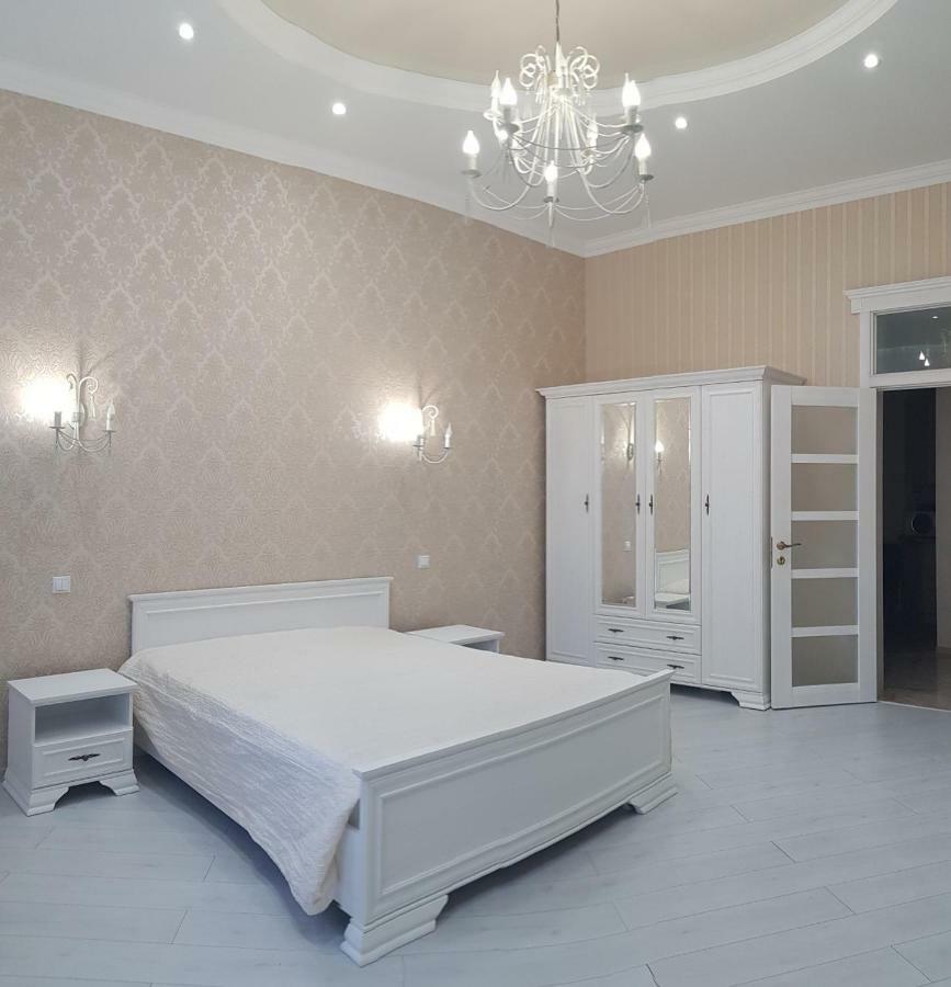 Vip Apartment Na Derebasovskoi Odessa Ngoại thất bức ảnh