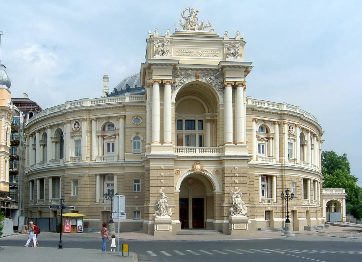Vip Apartment Na Derebasovskoi Odessa Ngoại thất bức ảnh
